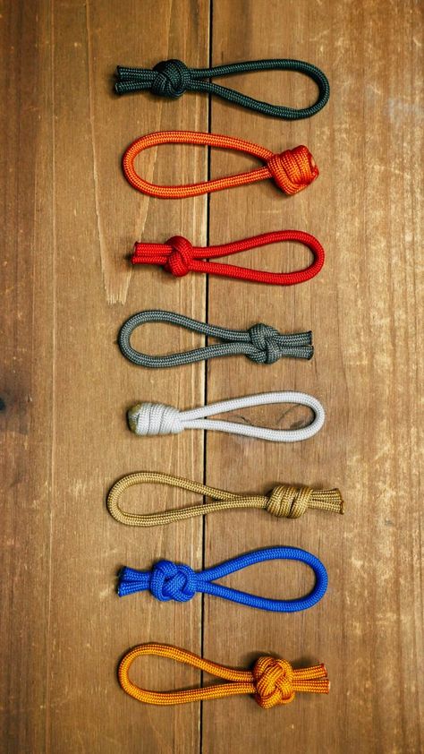 Paracord Uses, Lanyard Knot, Paracord Bracelet Instructions, Paracord Zipper Pull, Knot Keychain, Paracord Patterns, Paracord Projects Diy, Paracord Bracelet Patterns, Paracord Bracelet Tutorial