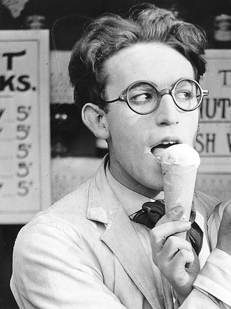 Ice Cream. Harold Lloyd 1920s Aesthetic, Harold Lloyd, Silent Film Stars, Silent Movie, Silent Film, Silver Screen, New People, Historical Photos, Funny People