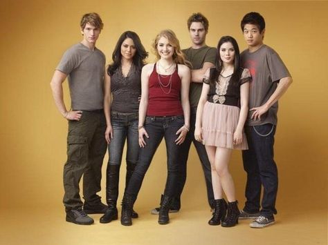 Nine lives of Chloe king, I miss this show :( i hate it when my favorite shows are cancelled! :/ Skyler Samuels, Chloe King, King Book, Abc Tv, Abc Family, Nine Lives, The 3 Kings, Film Books, The Nines