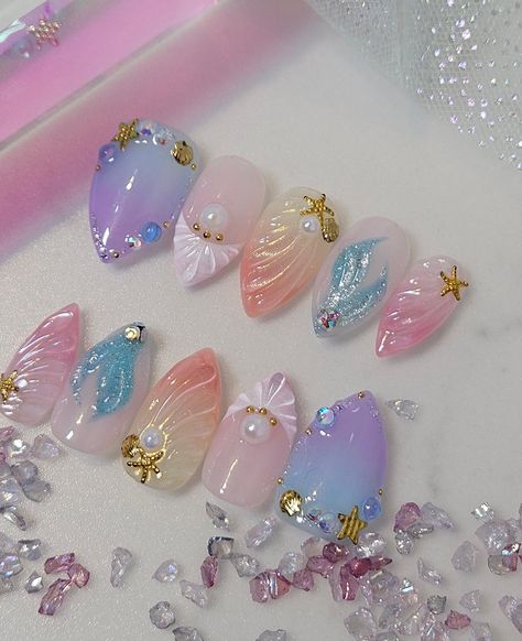 Explore more styles on our website + get free shipping on orders over $100 CAD WWW.MANI-CURED.COM  We do mermaid-styles like no other! Beautiful and delicate mermaid-themed designs on jelly base. You will be mesmerized!  Flattering 2cm length in stiletto shape.   Size sold out or want to make modifications? Choose "custom order" option! (2-6 weeks for custom orders) Cute Mermaid Nails, Mermaid Themed Nails, Mermaid Aesthetic Nails, Japanese Jelly Nails, Cute Aesthetic Nails, Little Mermaid Nails, Mermaid 3d, Acrylic Nails Almond Shape, Mermaid Beauty