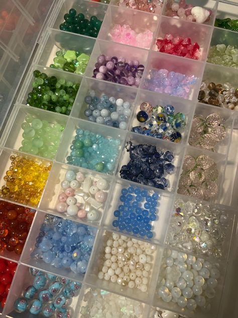 Purls Jewellery, Bracelet Making Aesthetic, Jewelry Making Aesthetic, Bead Store Shops, Bead Aesthetic, Beads Aesthetic, Pretty Jewelry Necklaces, Bead Organization, Bead Charms Diy