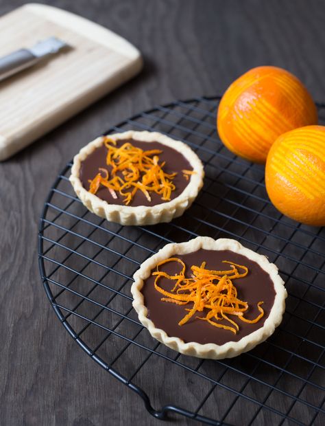 Chocolate Orange Tartlets – Stasty Shortbread Pastry, Orange Ganache, Chocolate And Orange Tart, Chocolate Orange Cheesecake, Vegan Banana Bread Recipe, Vegan Chocolate Recipes, Chocolate Bowls, Cheesecake Tarts, Vegan Baking Recipes