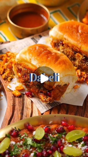 Natasha Gandhi on Instagram: "Kutchi Dabeli is love ♥️ I have grown up eating Dabeli, and it’s my absolute favvv ! Especially the masala peanuts My fav place to eat Dabeli in Mumbai is Vithal Dabeli near Mulund station, tell me which is yours ? But how did this dish from Kutch become so popular in Maharashtra? Keshavji Malam- a street vendor invented the dish at his shop In Mandi Kutch. Also The split happened around that time and the region got split into Maharashtra and Gujarat. With this split, communities from the region migrated. This migration brought the humble Dabeli from Kutch to Maharashtra and has been a favourite street food since then 😍😍 The street food vendors have come with many variations but the plain classic is my fav The full recipe is pinned Do try and enjoy Dabeli Recipe Street Food, Chaat Recipe Street Food, Dabeli Recipe, Mumbai Street Food, Fav Place, Chaat Recipe, Street Vendor, Grown Up, Quick Easy Meals