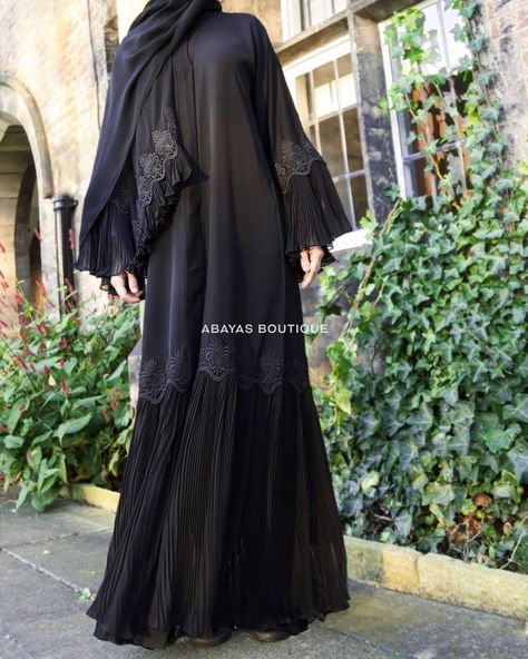 Abayas Boutique on Instagram: “BACK IN STOCK ALERT  NEW LAVISH FLUTTER OPEN ABAYA  The best of AbayasBoutique craftsmanship, with an abundance of ruffled pleated chiffon…” Abayas Style, Abaya Designs Dubai, Burkha Designs, Burqa Designs, Abaya Noir, Habits Musulmans, Black Abaya Designs, Design Abaya, Abaya Designs Latest