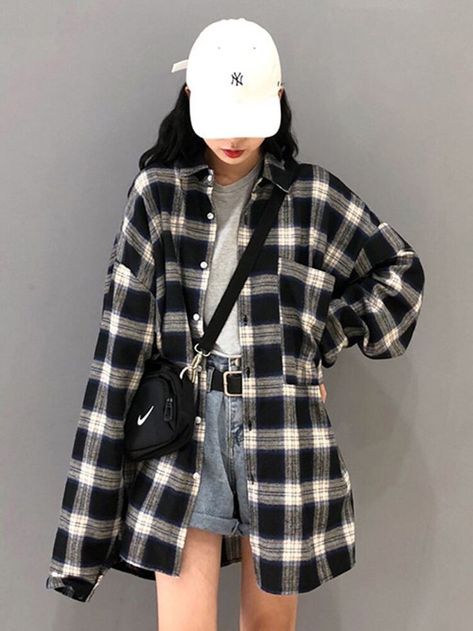 Checkered Shirt Outfit Women, Oversized Plaid Shirt Outfit, Oversized Outfit Ideas, Checkered Shirt Outfit, Flannel Aesthetic, Blouses 2020, Checked Shirt Outfit, Plaid Jacket Outfit, Alice Clothes