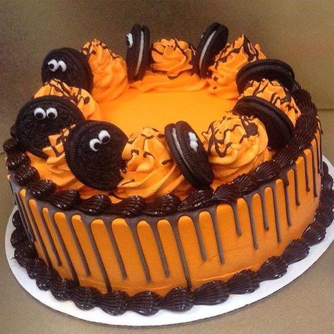 Cake Cake Ideas Halloween, Simple Halloween Cake Designs, Easy Halloween Birthday Cakes, October Cake Ideas, Cute Halloween Cakes Simple, Halloween Cakes Birthday, Halloween Buttercream Cake, Simple Halloween Cake Ideas, Halloween Birthday Cakes For Kids