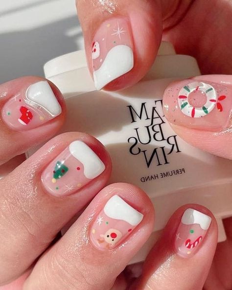 snow inspired nail design Christmas Nails Korean, Korean Christmas Nails, Nails Noel, Amber Nails, Nails Snow, Simple Christmas Nails, Korean Christmas, Xmas Nail, Xmas Nail Art