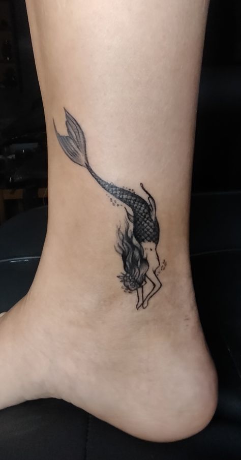 Mermaid Tattoo Ribs, Fine Line Mermaid Tattoo, Octopus Tattoos For Women, Mum And Daughter Tattoo, Small Mermaid Tattoo, Daughter Tattoo, Mermaid Artwork, Mermaid Tattoo, Mermaid Tattoos