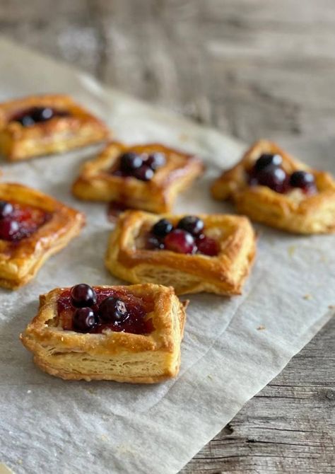 Puff Pastry Berry Tarts - My Easy Cooking Mulberry Puff Pastry, Puff Pastry And Berries, Puff Pastry Frozen Berries, Puff Pastry Tarts Fruit, Puff Pastry Jam Tarts, Berry Puff Pastry Recipes, Puffy Pastry Recipe, Berry Puff Pastry, Jam Puff Pastry