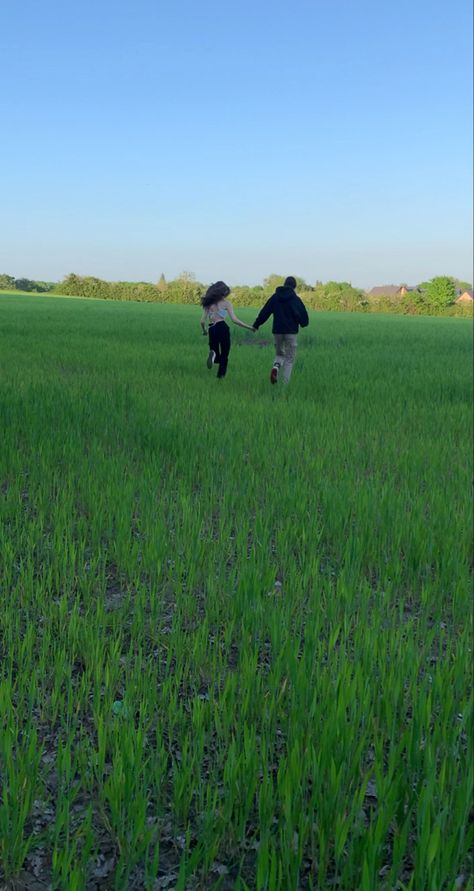 People Running In A Field, Running In A Field Aesthetic, Running Through Field Aesthetic, Runaway Vibes, Animatic Reference, Summer W Friends, Heidi Core, Running In A Field, Dates Aesthetic