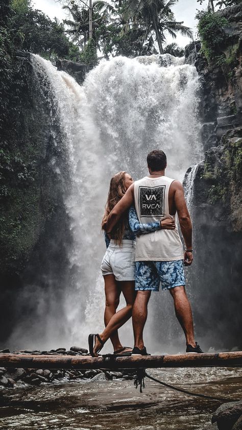 Bali Travel Photography Couples, Bali Honeymoon Pictures, Couple Poses In Bali, Bali Couple Poses, Hiking Photo Ideas Couples, Waterfall Poses Photo Ideas Couple, Waterfall Couple Pictures, Bali Couple Photoshoot, Bali Photoshoot Couple Photos