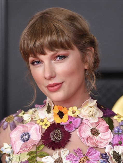 Taylor Swift Red Carpet, Folklore Era, Evermore Era, Divas Pop, Taylor Swift Web, Estilo Taylor Swift, Folklore Evermore, All About Taylor Swift, Red Taylor