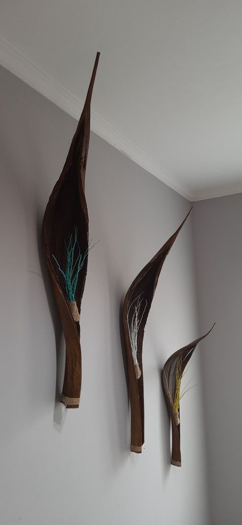 Diy Palm Fronds, Palm Fronds Crafts, Plant Holder Diy, Palm Tree Crafts, Coconut Flower, Palm Frond Art, Diy Beach Decor, Crafty Decor, Buffet Decor