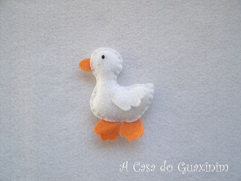 Felt Duck, Make A Stuffed Animal, Duck Crafts, Felt Dragon, Box Crafts, Felt Crafts Patterns, Cute Sewing Projects, Instruções Origami, Sewing Stuffed Animals