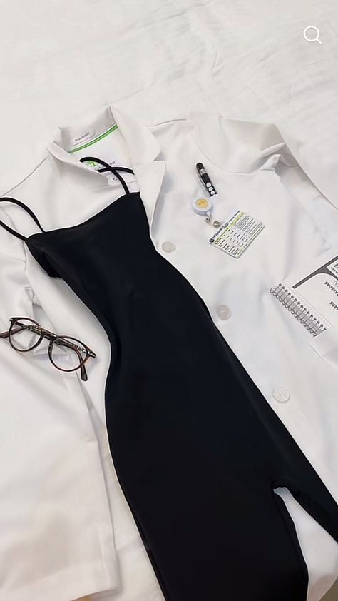 Sciencetist Outfit, Doctor Lab Coat Aesthetic, Veterinarian Outfit Style, Lab Outfit Aesthetic, Lab Coat Outfit Aesthetic, Labcoat Doctors Aesthetic, Lab Coat Outfits Women, Lab Assistant Outfit, Doctor Fashion Women