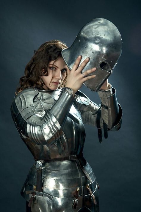 Woman In Armor, Helmet Hair, Female Armor, King Richard, Female Knight, 다크 판타지, Knight Armor, Human Poses Reference, Medieval Armor