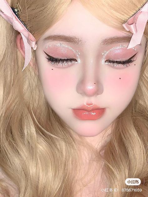 Makeup Layout, White Eyeshadow, Douyin Makeup, Flower Knows, Cute Eye Makeup, Kawaii Makeup, Rave Makeup, Ulzzang Makeup, Eye Makeup Pictures