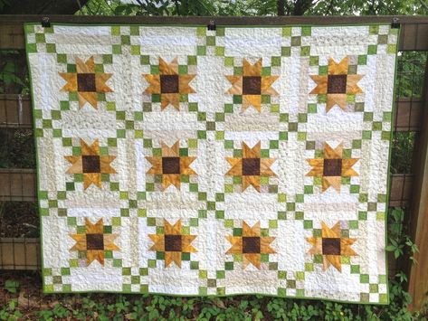 Sunflower Quilt Block Pattern Free, Sunflower Quilt Pattern, Sunflower Quilt Block, Easy Quilt Patterns Free, Sunflower Quilt, Quilt Pattern Free, Flower Quilt Patterns, Sunflower Quilts, Pattern Butterfly