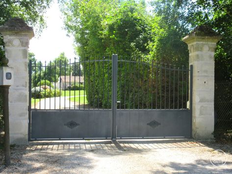 FRENCH GATES AND THEIR CURB APPEAL! – Our French Oasis Modern Iron Gate Designs, Iron Gates Driveway, French Gates, Entrance Gates Driveway, Drive Gates, French Courtyard, Arch Gate, Side Gates, Driveway Entrance