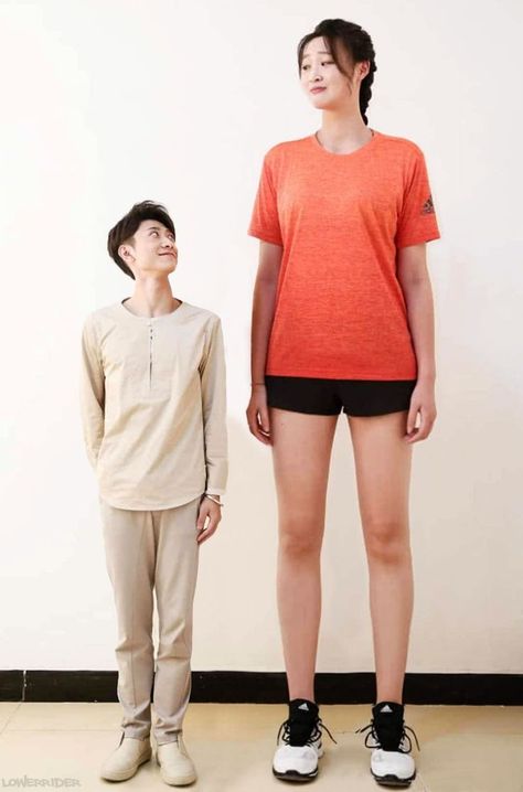 Tall Girl Short Guy, Short Guy, Giant Woman, Amazon Girl, Poses Men, Small Drawing, Short Person, Tall Man, Tall People