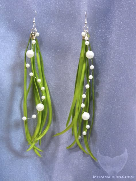 Seagrass and pearl mermaid earrings by Mermaid-Iona Mermaid Inspired Accessories, Mermaid Accesories, Siren Mermaid Accessories, Mermaid Jewelry Diy, Handmade Mermaid Jewelry For Beach, Handmade Mermaid Beach Jewelry, Mermaidcore Earrings, Mermaid Costume Diy, Sea Costume