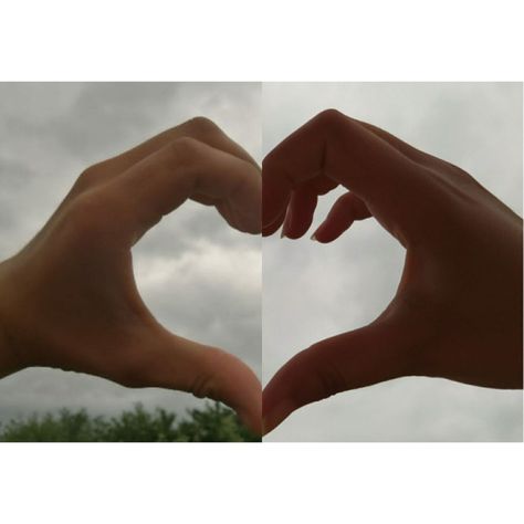 Long Distance Love Aesthetic, Long Distance Wallpaper Ideas, Distance Relationship Pictures, Best Friends Aesthetic Faceless, Long Distance Relationship Pictures, Long Distance Relationship Pic Ideas, Aesthetic Dps, Hands Making A Heart, Ammi Jaan