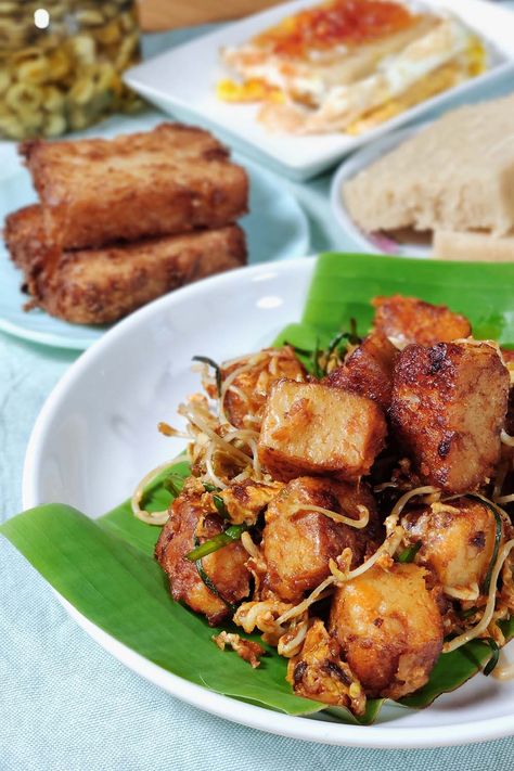 Turnip Cake Recipes (Char Koay Kak, Lo Bak Go, Chai Tow Kway) Chinese Turnip Cake Recipe, Chinese Cuisine Recipes, Dim Sum Restaurant, Turnip Recipes, Turnip Cake, Malay Food, Tea Time Snacks, Finger Food Appetizers, Chinese Dishes