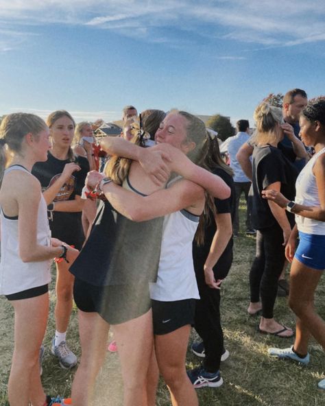 Cross Country Couple Goals, Xc Season, Xc Pictures, Track Couples, Xc Aesthetic, Xc Race Motivation, Aesthetic Xc Pictures, Cross Country Running Photography, Cross Country Running Pictures