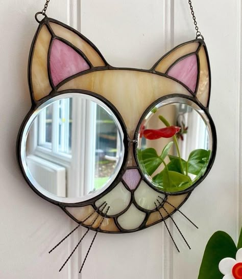 Stained Glass Christmas Patterns Free, Simple Stained Glass Pattern, Cat Stained Glass Ideas, Stained Glass Funny, Mirror Stained Glass, Stained Glass Mirrors Ideas, Stained Glass Diy Projects, Stained Glass Rainbow, Stained Glass Cat