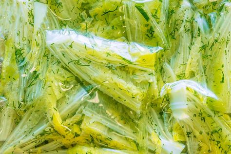 Make crunchy instant dill-pickled lettuce to add to your burgers this summer. Pickled Lettuce Recipe, Pickled Lettuce, Canning Basics, Lettuce Recipes, Fantasy Food, Champagne Vinegar, Burger Bar, Romaine Lettuce, Wrap Sandwiches