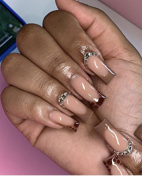 Long Square Fall Nails, Brown Hoco Nails, Tan Nails Acrylic, Brown Nails With Gems, Fall Nail Designs Square, Short Square Acrylic Nails Fall, Fall Baddie Nails, Brown Acrylics, Tan Nails