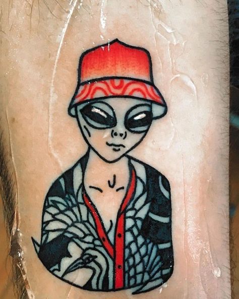 Tattoo Alien, Alien Tattoo, School Tattoo, Old School Tattoo, Tattoo Style, Aliens, Geometric Tattoo, Old School, Tattoos