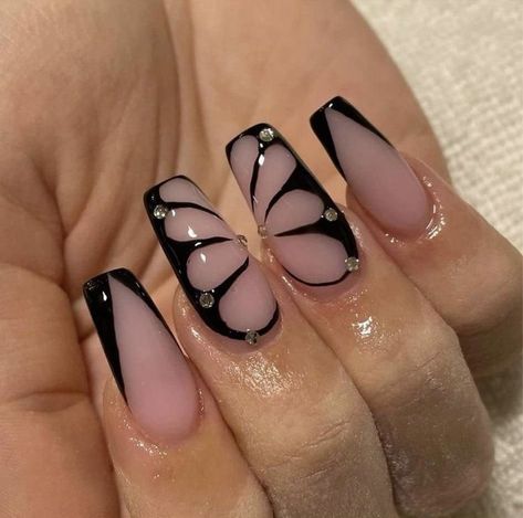 Square Black Nail Designs, Long Square Acrylic Nails Designs Simple, Nail Drawing Designs, Euphoria Nails Ideas, Maddie Nails, Maddy Nails, Black And White Acrylic Nails, Prom Nails Black, Cute Nails Black