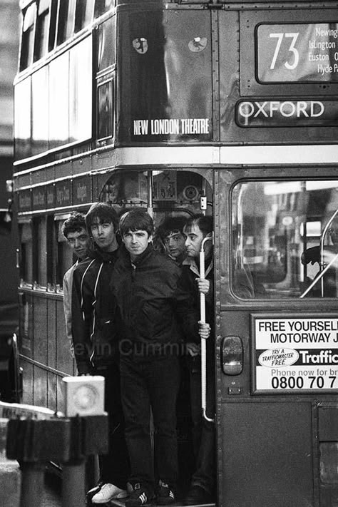 Oasis Album, Liam Gallagher Oasis, Oasis Band, Liam And Noel, British Music, Noel Gallagher, London Theatre, Flying Birds, Liam Gallagher