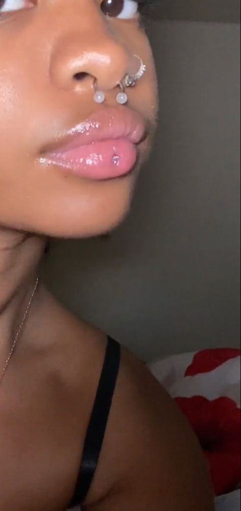 Face Piercings Women Lips, Dermal Lip Piercing, Diamond Ashley Piercing, Lip Peircings Ashley, Dermal Pericing, Lip Dermal Piercing, Cute Facial Piercings Lips, Ashley And Medusa Piercing, Lip Piercing Ashley