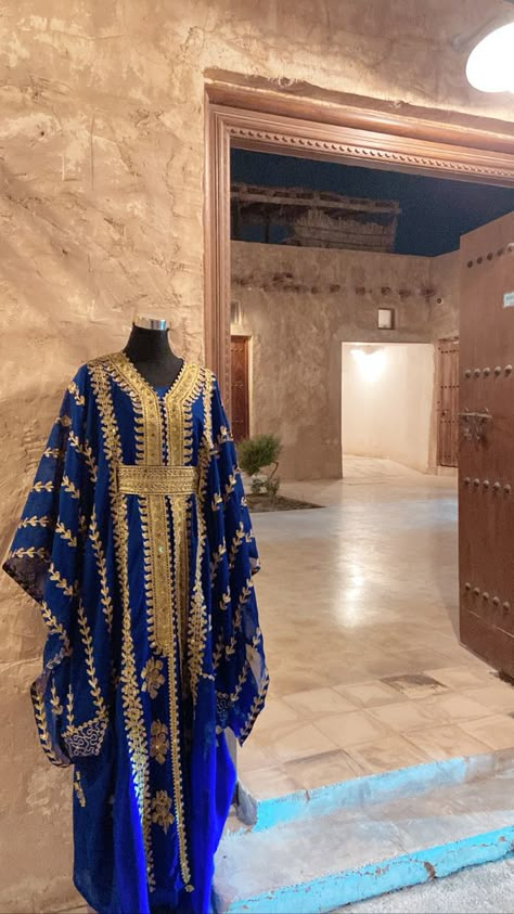 Bahrain Clothes, Omani Clothing, Qatar Clothes, Qatar Clothing, Iraq Clothes, Lebanese Clothing, Yemeni Clothes, Arabic Clothing, Afrocentric Fashion