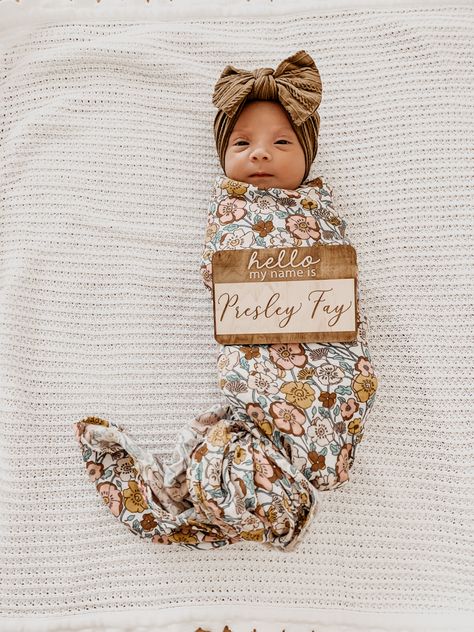 Fall Hospital Birth Announcement, Caden Lane Birth Announcement, Floral Baby Announcement, Baby Introduction Pictures, Baby Girl Announcement Outfit, Newborn Girl Announcement, Newborn Swaddle Pictures, Baby Girl Hospital Announcement, Hospital Baby Announcement