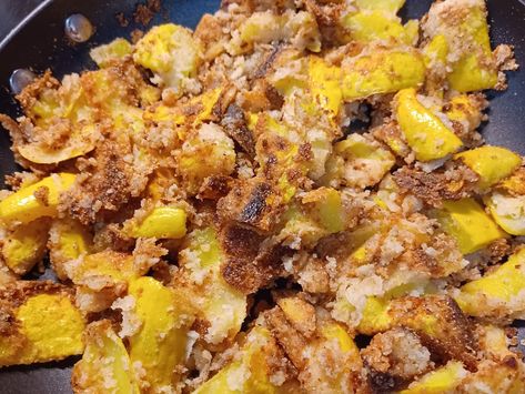 Pan-Fried Crookneck Squash Crookneck Squash Recipes, Fried Squash Recipes, Fried Yellow Squash, Fried Squash, Crookneck Squash, Best Cornbread Recipe, Squash Fries, Yellow Squash Recipes, Potluck Side Dishes