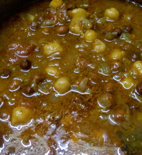 Easy Homestyle Chenna Masala Chenna Masala Recipe, North Indian Food, Indian Curries, Masala Recipe, Curry Leaves, Mustard Seed, Curries, Chana Masala, Indian Food