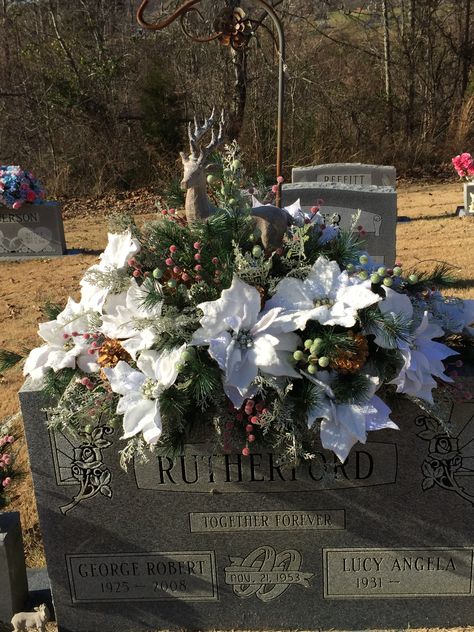 Tombstones Design, Saddle Arrangements, Grave Saddles, Cemetery Saddles, Headstone Ideas, Cemetery Arrangements, Gravesite Decorations, Tombstone Designs, Remembering Dad