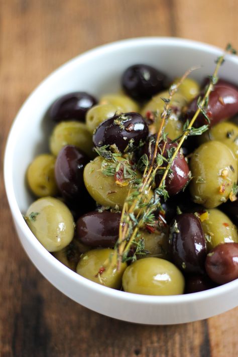 Olives Marinated, Marinated Olives, Olive Dishes, Olive Recipes, Jewish Food, Greek Olives, Stewed Potatoes, Greek Cooking, Black Olives