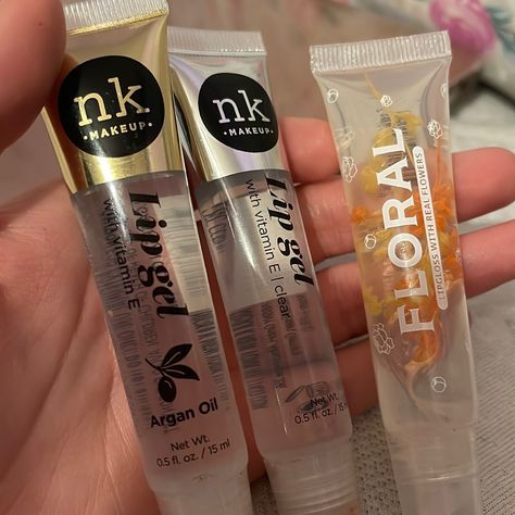 Lip Gloss Clear Never Used Lip Glosses Aesthetic, 90s Lip Gloss, Nk Lip Gloss, Nk Makeup, Lip Gloss Aesthetic, Lip Gloss Clear, Lip Gloss Bundle, Lips Essentials, Vegan Lip Gloss