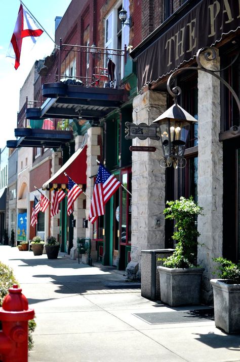 7 Charming Small Towns to Visit in Alabama Eufaula Alabama, Mentone Alabama, Free Land, Alabama Vacation, The Gambit, Cities To Visit, Huntsville Alabama, Christmas Town, Sweet Home Alabama