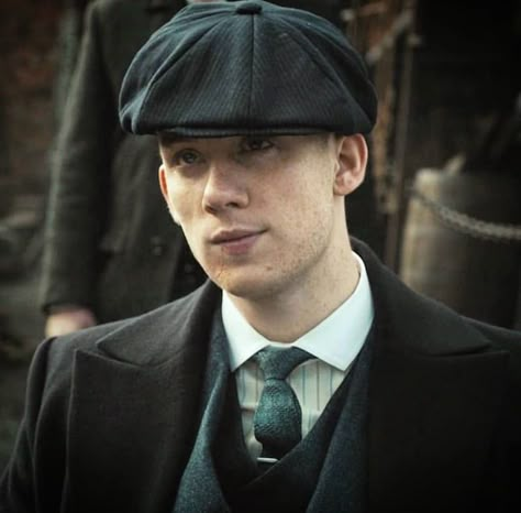 John Shelby Peaky Blinders, Peaky Blinders Oc, Dark Academia Men, Gangs Of London, Academia Men, Shelby Family, Polly Gray, John Shelby, Shelby Brothers