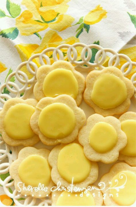 Yellow Cookies, Easter Goodies, Flower Cookies, Easter Treats, Easter Recipes, Mellow Yellow, Cupcake Cookies, Cookie Bars, Monster Cookies