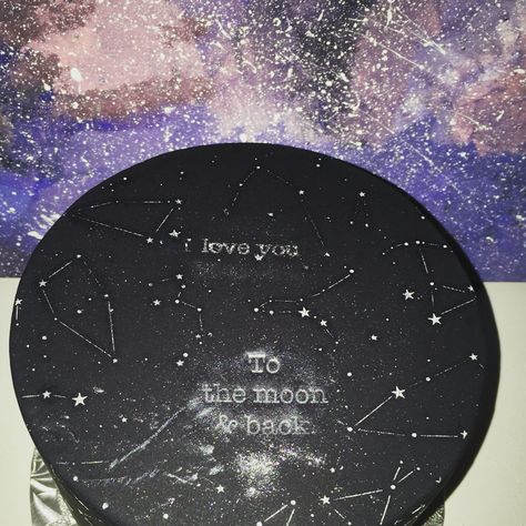 Constellation cake " I love you to the moon & back " Moon Bday Cake, Moon Cake Aesthetic, Astronomy Cake, Moon Cake Ideas, Constellation Cake, Decorating Desserts, Cake For Boyfriend, 30 Cake, Candy Birthday Cakes