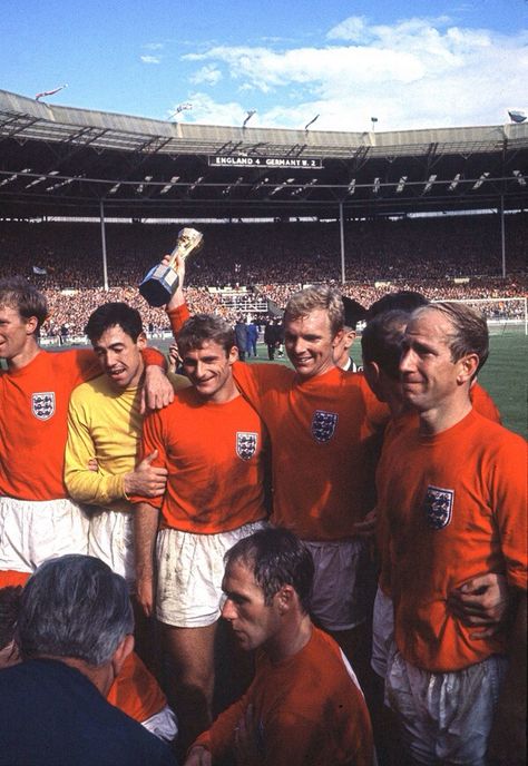 England 1966 World Cup Team 1966 World Cup Final, English Football Teams, England Football Players, Bayer Munich, England National Football Team, Bobby Moore, England Team, 1966 World Cup, Sporting Legends