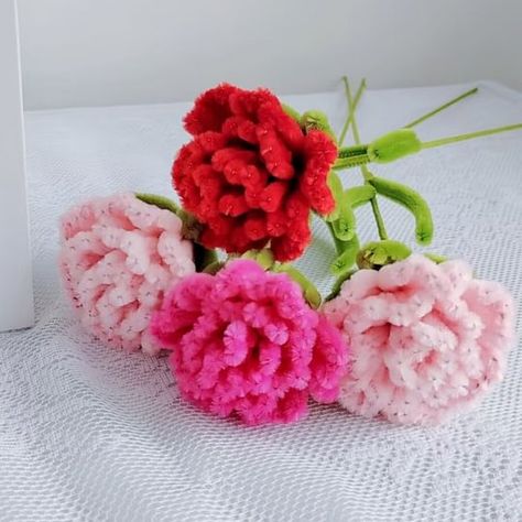 Pipe Cleaner Flowers, Honeysuckle Flower, Diy Pipe, Hydrangea Paniculata, Pipe Cleaner Crafts, Sunflower Bouquets, Blue Bouquet, Pipe Cleaners, Pink Bouquet