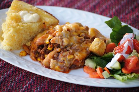 I absolutely LOVE easy comfort food.  When I was a young boy my father used to make something he called Slumgullian.  It was a little bit of everything all in one pot.  Some might call it a goulash… Cowboy Delight Recipe, Inexpensive Meals, One Pot Dinner, Hamburger Meat, Easy Comfort Food, Magic Recipe, Goulash, Easy Food To Make, Dutch Oven