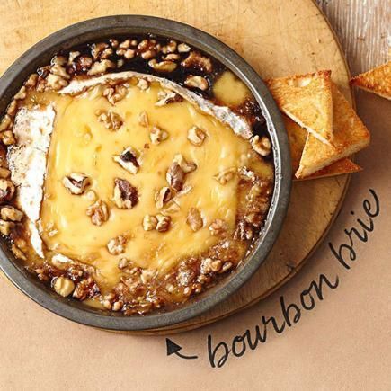 Bourbon Brie: This boozy appetizer warms right on the grill, making it perfect for casual backyard parties. Warm Brie, Grilled Brie, Entertaining Snacks, Cheese Melt, Marinated Cheese, Cottage Food, Neighborhood Party, Brie Recipes, Make Ahead Appetizers